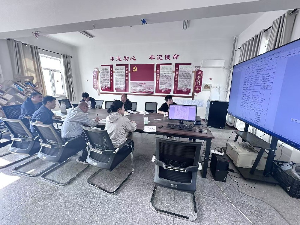 西安市高精密儀表廠在濮陽中原油田開展流量儀表技術(shù)交流及全自動活塞壓力計實操培訓